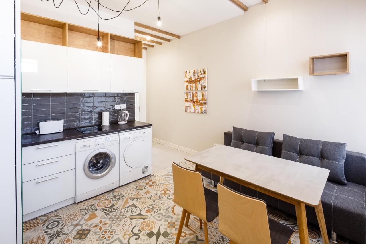Palace View Apartments - 24 Kopernyka Str. リヴィウ エクステリア 写真